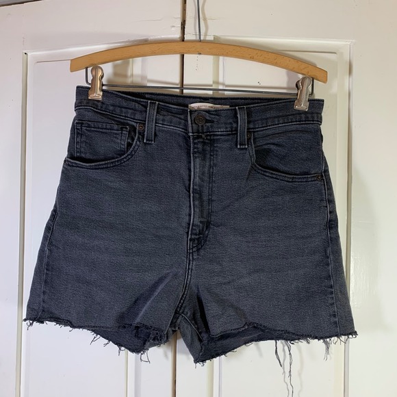 Levi's High Waisted Mom‎ Jean Shorts Black Denim Cut Off Womens Size 30 Festival - Picture 1 of 13